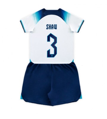 England Luke Shaw #3 Replika Babytøj Hjemmebanesæt Børn VM 2022 Kortærmet (+ Korte bukser)